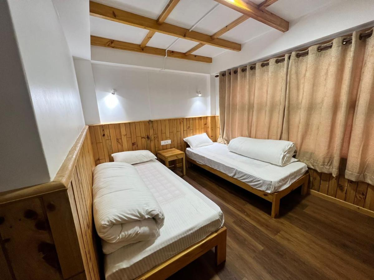 Hotel Camp De Base Namche Bagian luar foto